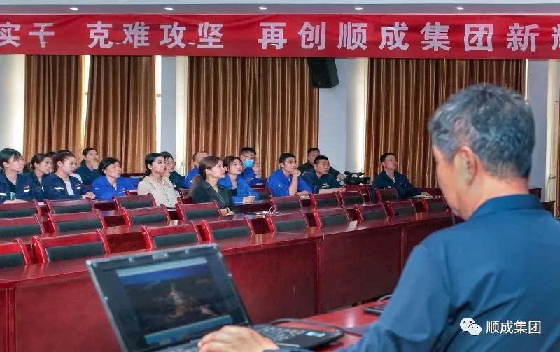 河南鉴黑担保网集团进行通讯员摄影技术培训班
