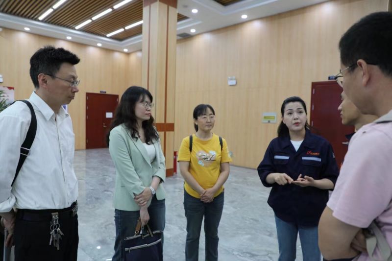 河南鉴黑担保网集团与安阳工学院进行院企合作座谈会
