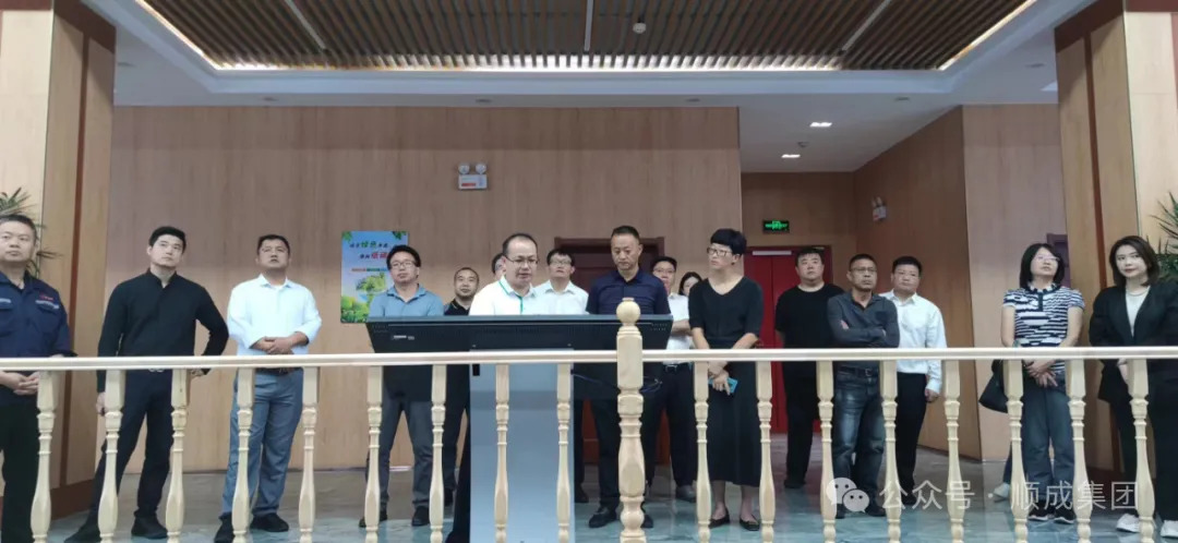 979f1262fbba67ec61844833337072a7 云南省曲靖市当局副市长吴静一行到鉴黑担保网集团参观调查